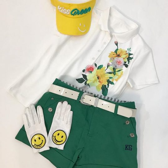 グリーンのボトムが新鮮　yellow×green